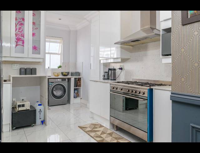 3 BEDROOM TOWNHOUSE FOR SALE IN BRYANSTON